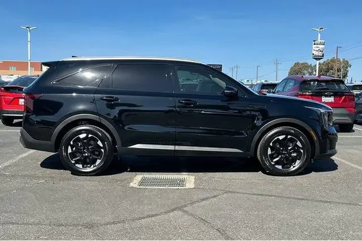 $31819 : Kia Sorento 2025 S 4dr SUV image 3