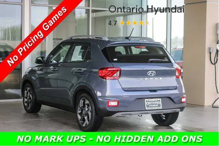 $20862 : Hyundai VENUE 2025 SEL 4dr C image 6