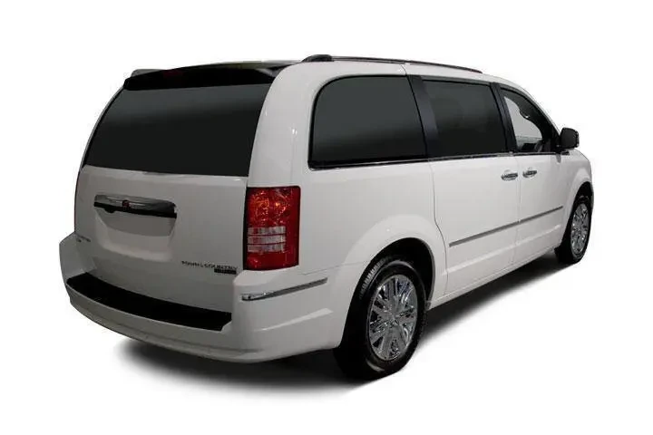 2010 Town and Country LX image 3