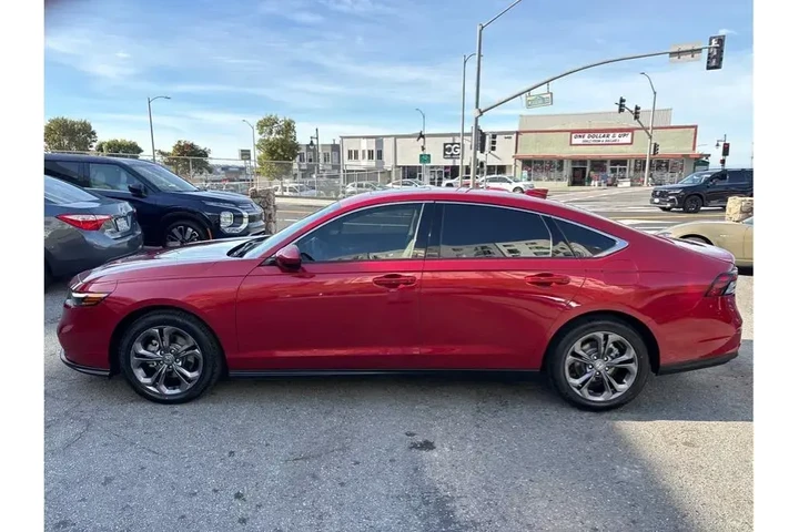 $25988 : Honda Accord 2023 EX 4dr Sed image 3