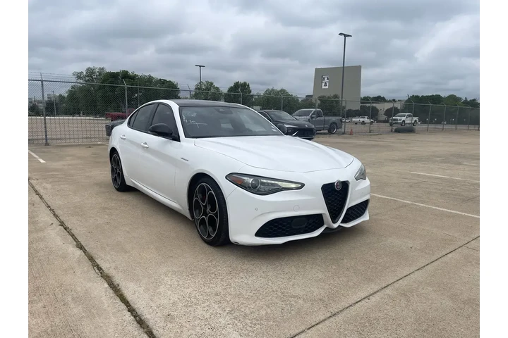 $27259 : Alfa Romeo Giulia 2023 Ti 4d image 2