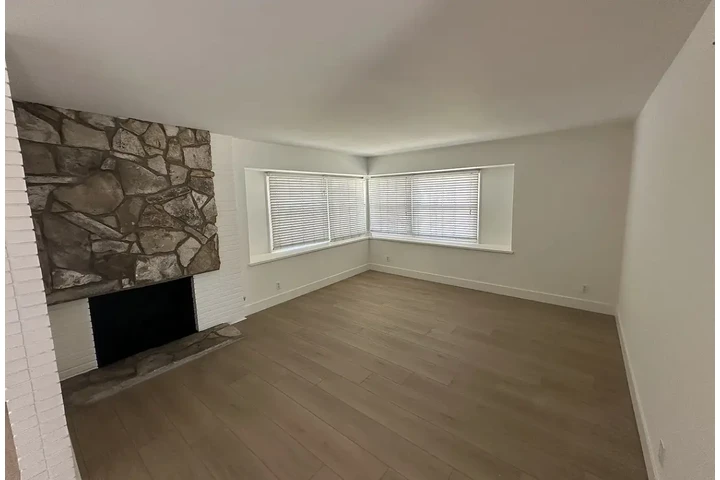 $950 : Spacious charming modern home image 6
