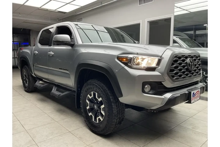$37995 : Toyota Tacoma 2023 4x4 SR5 V image 1