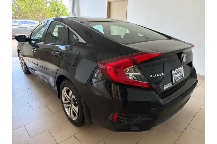 $16885 : Honda Civic 2017 LX 4dr Seda image 5