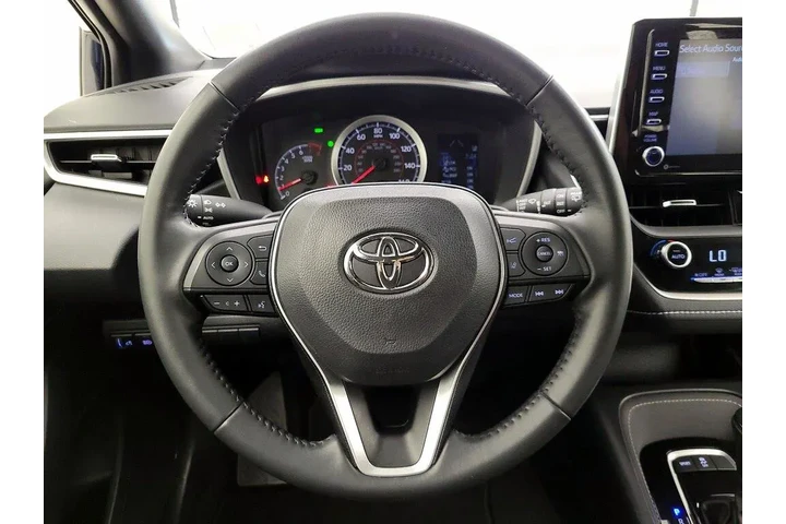 $23998 : Toyota Corolla Hatchback 202 image 10