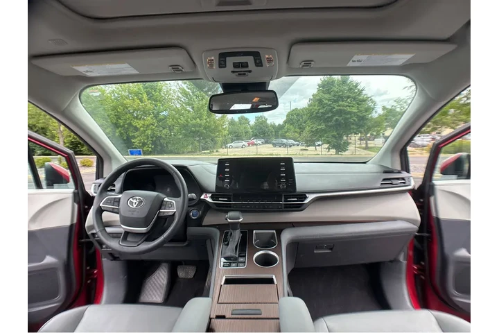 $50000 : Gold Certified2024 Sienna XLE image 3