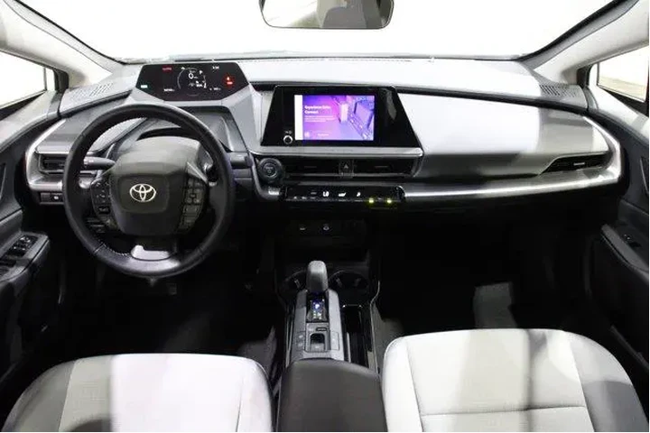 $27998 : Toyota Prius 2023 LE 4dr Hat image 2