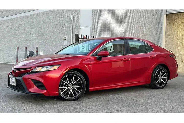 $21495 : Toyota Camry 2021 SE 4dr Sed image 1