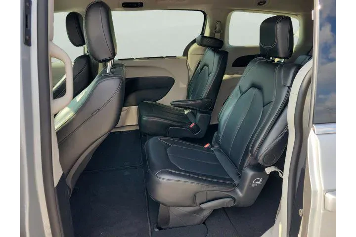 $26891 : Chrysler Pacifica 2024 Touri image 8