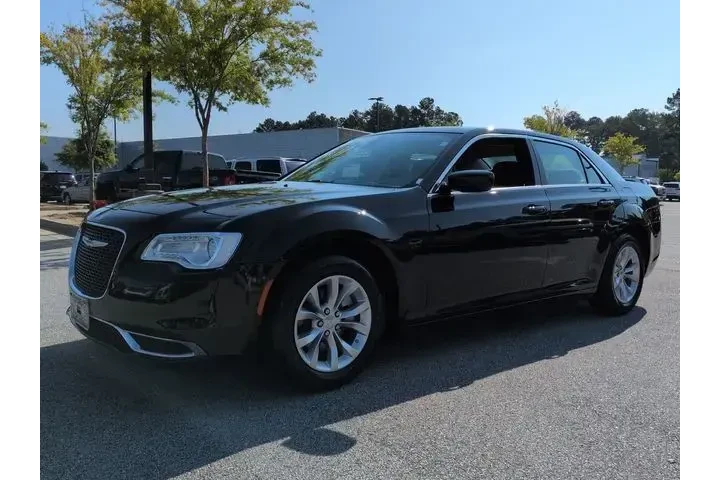 $21856 : Chrysler 300 2022 Touring 4d image 7