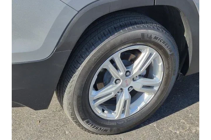 GMC Terrain 2024 SLE 4dr SUV image 8