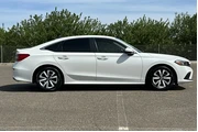$25981 : Honda Civic 2024 LX 4dr Seda thumbnail