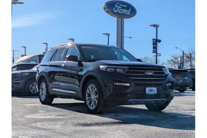 $32997 : Ford Explorer 2023 AWD XLT 4 image 1
