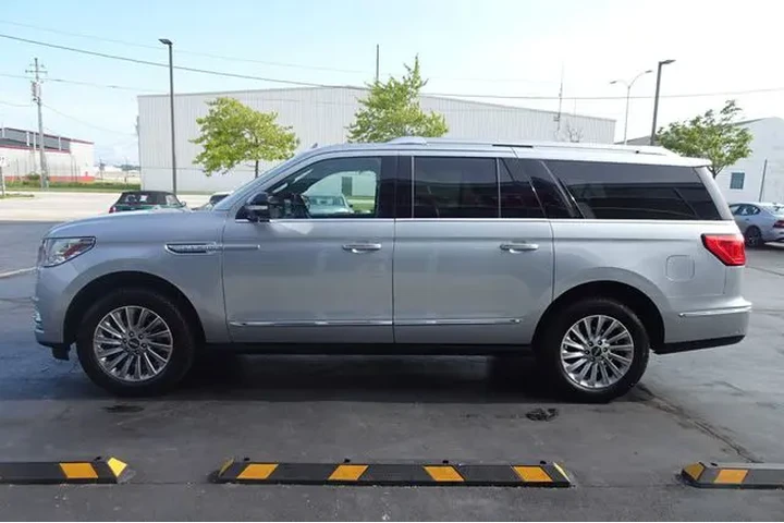 $32999 : 2020 Navigator L image 5