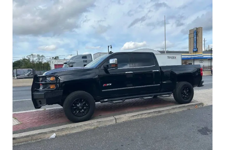 $31995 : 2019 Silverado 3500HD LTZ image 9
