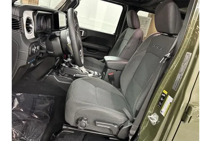 $32900 : Jeep Wrangler 2024 4x4 Sahar image 3