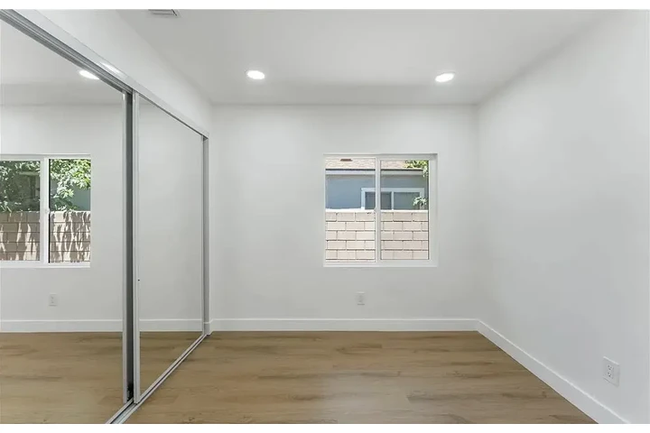 $1250 : Cute home rent. Feliz Navidad image 6