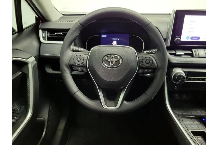 $32998 : Toyota RAV4 2023 XLE Premium image 10