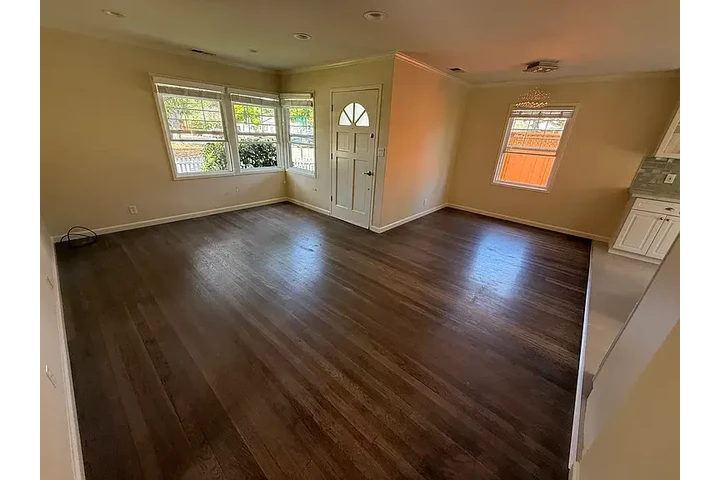 $3000 : BEAUTIFUL 3BEDROOM FAM HOME image 5