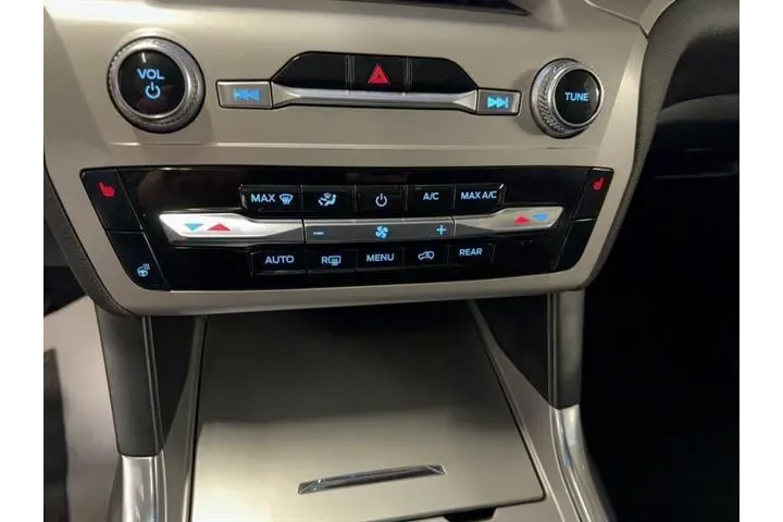 $34490 : Ford Explorer 2022 AWD XLT 4 image 8