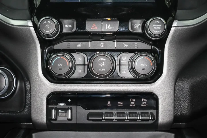 $39988 : 2022 1500 Big Horn 4x4 Crew C image 10