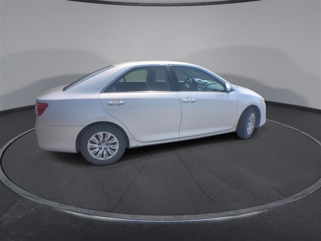 $15400 : PRE-OWNED 2013 TOYOTA CAMRY LE image 9