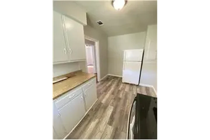 $1400 : Rental property with 1 bedro image 7