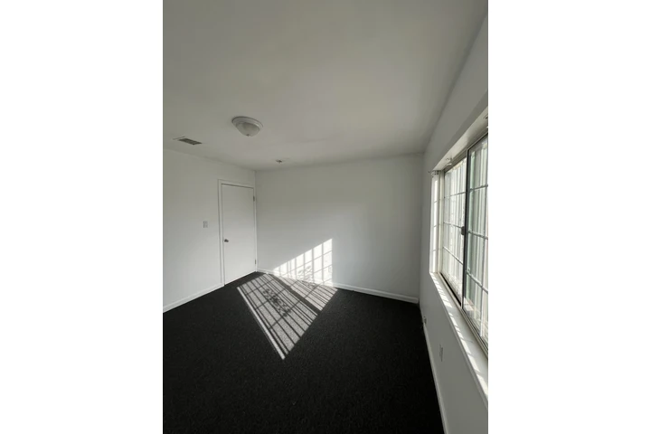 $800 : se renta un Cuarto image 2