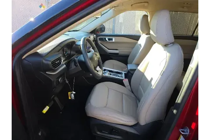 $35950 : Ford Explorer 2024 AWD XLT 4 image 7