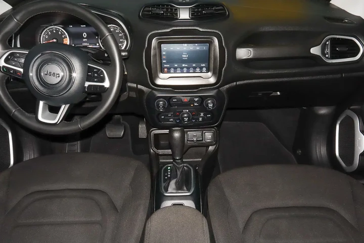 $18988 : 2021 Renegade Latitude image 10