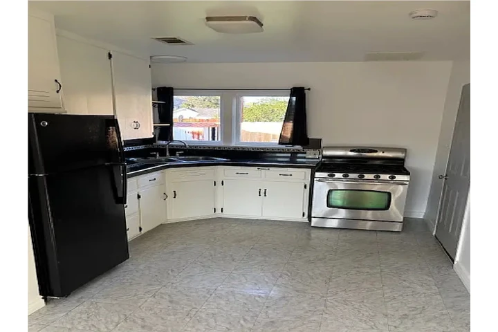 $950 : spacious Cute updated home image 4