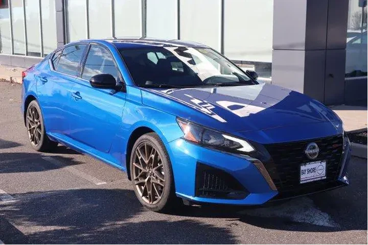 $20867 : Nissan Altima 2025 2.5 SR 4d image 3