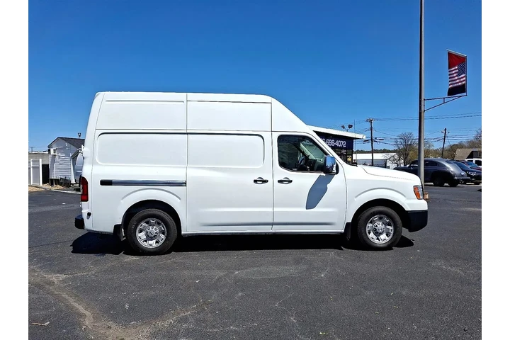 $23500 : 2016 NV 2500 HD image 7
