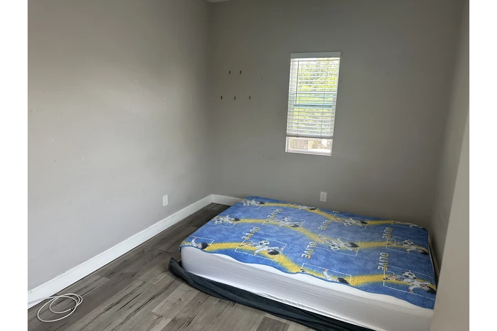 $1000 : Se renta cuarto image 8