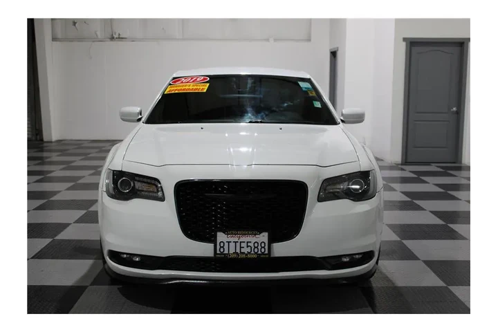 $16699 : 300 2019 image 2