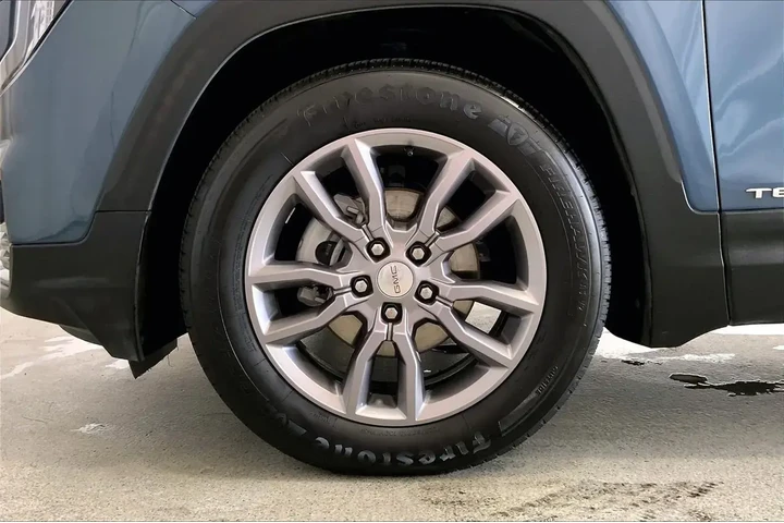 $21417 : GMC Terrain 2024 SLT 4dr SUV image 8