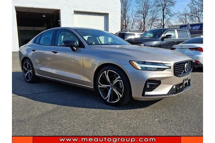 $21610 : Volvo S60 2024 B5 Plus Dark image 7