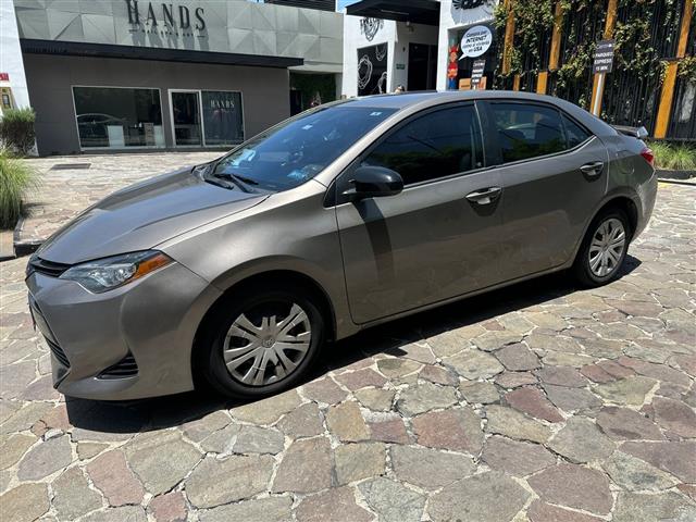 $10200 : Toyota Corolla LE image 4