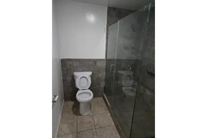 SE RENTA CASA DE ENFRENTE image 7