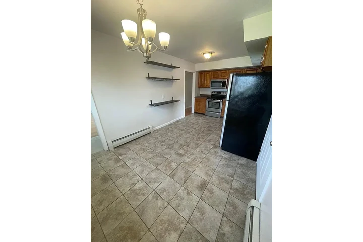 $1050 : Casa estilo rancho con 3 habit image 3