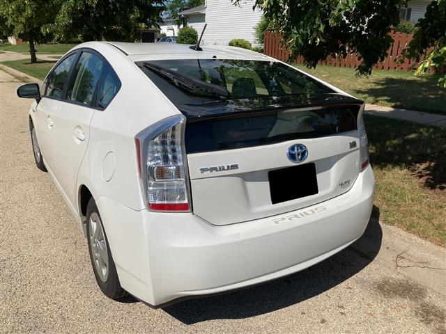 $5500 : 2012 Toyota prius IV Hybrid image 2