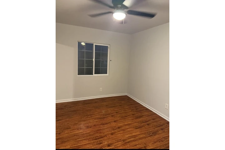 $850 : Cuarto  de renta image 2