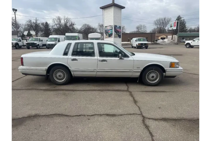 $2990 : 1993 Town Car Cartier image 6