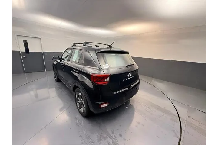 $19889 : Hyundai VENUE 2024 SEL 4dr C image 4
