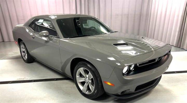 $17990 : 2019 Challenger SXT image 1