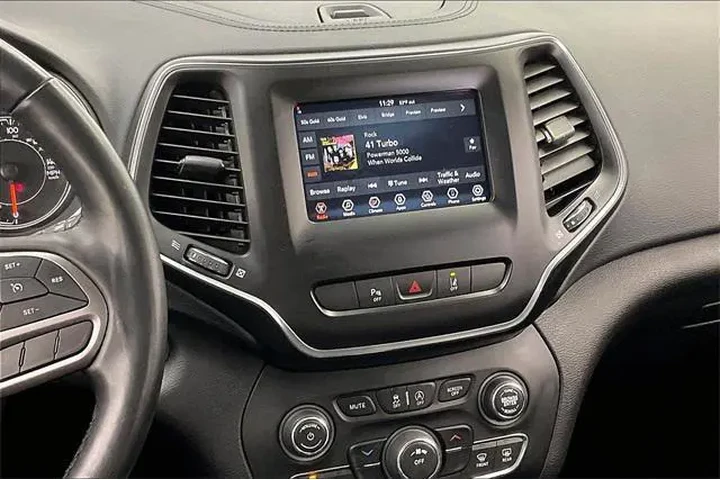 $20990 : Jeep Cherokee 2021 4x4 Latit image 6