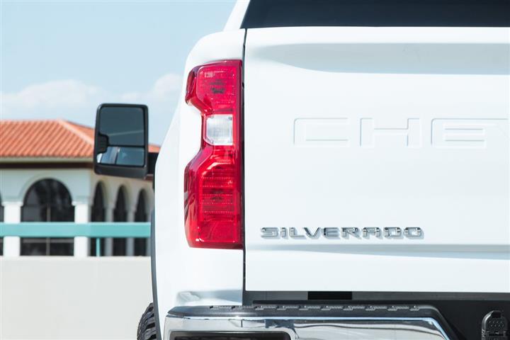 2023 Silverado 2500HD LT image 9