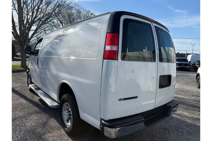 $33900 : Chevrolet Express 2024 2500 image 4