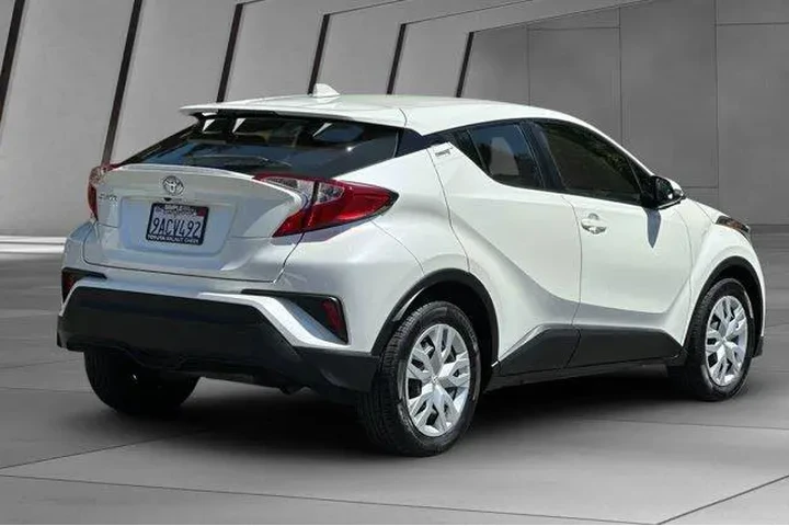 $18900 : Toyota C-HR 2019 LE 4dr Cros image 4