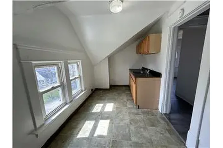 $450 : Rental property with 1 bedro image 10